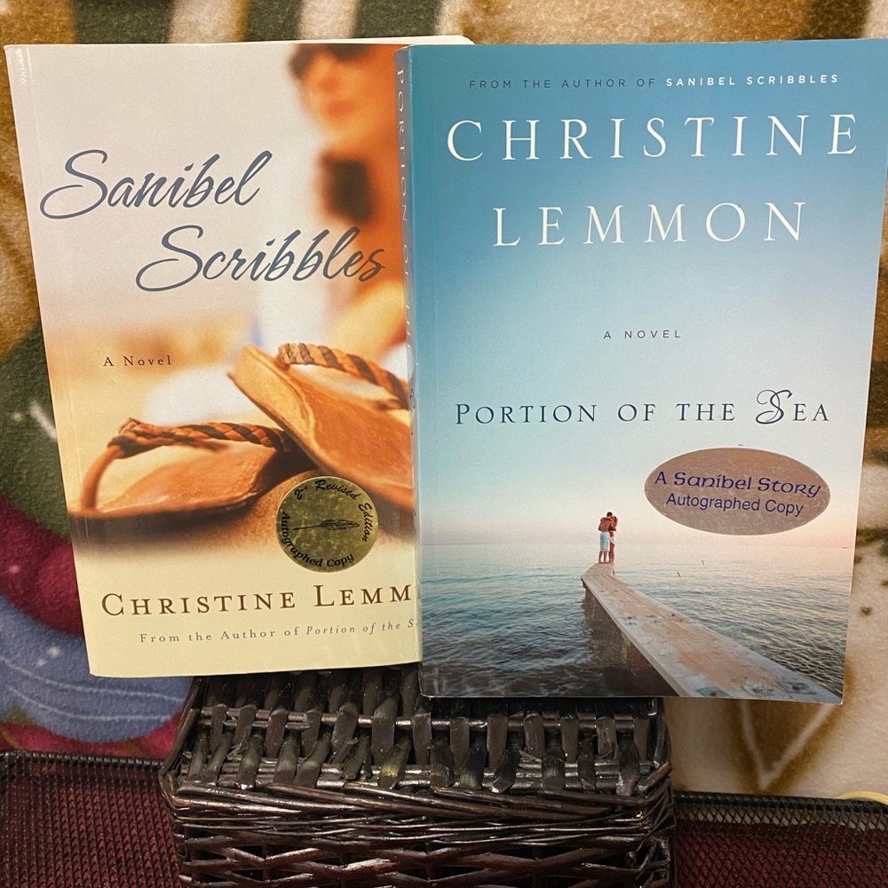 AMAZING AUTHOR - SIGNED BOOKS - GREAT CONDITION!